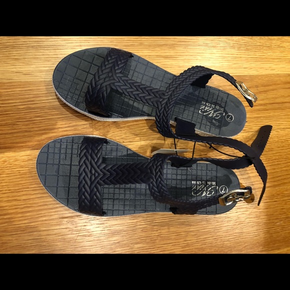 Navy blue Rubber Tevas style sandal size 7. NWT - Picture 1 of 7